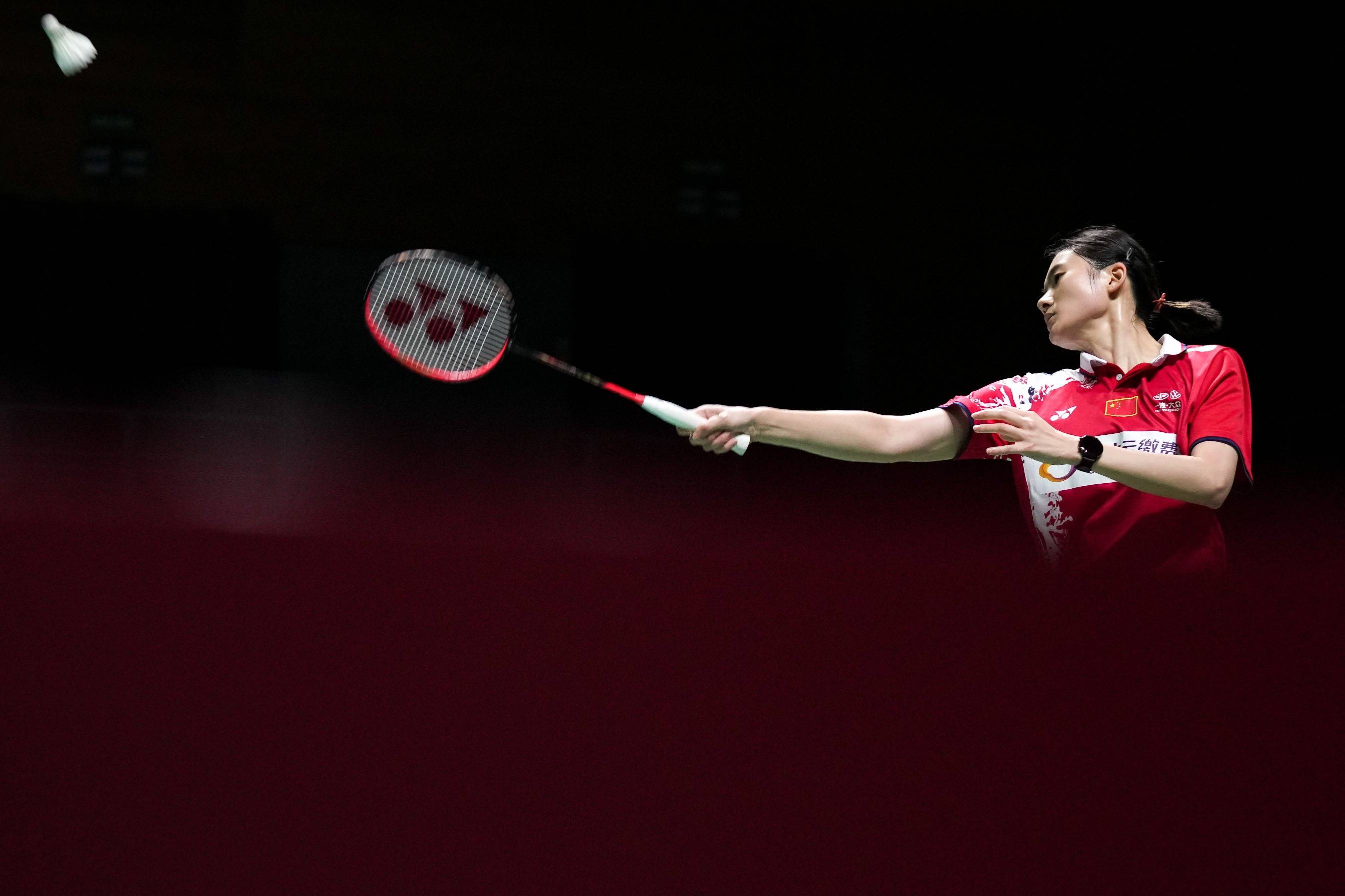 奥运选手敞篷巴士游行 上百公众于乌节路冒雨欢呼